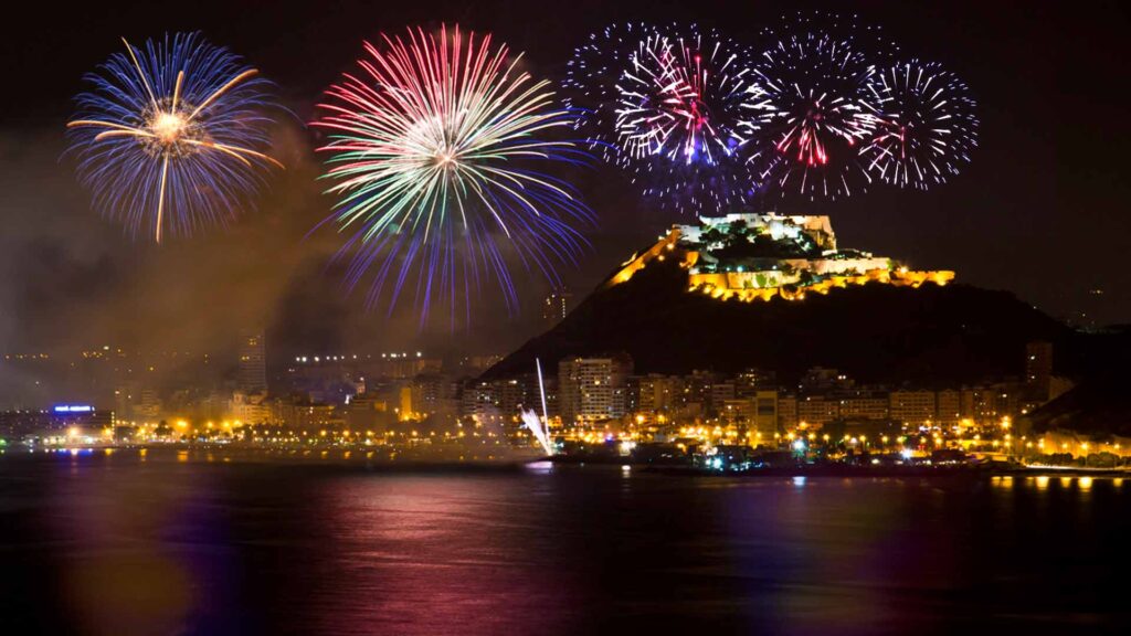 Fuegos artificiales Las Hogueras de San Juan