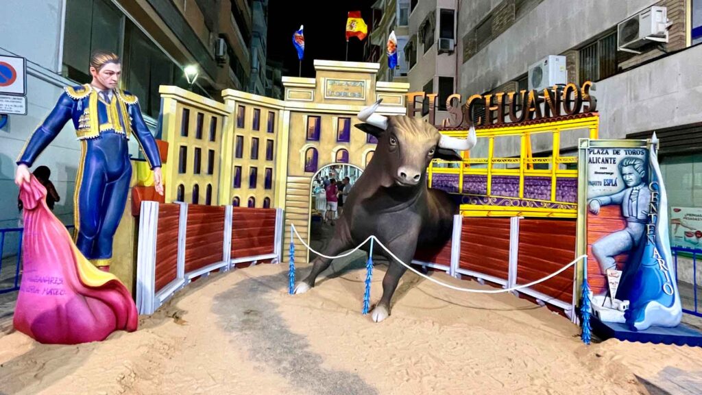 Tribute to Paquito Esplá: ‘Els Chuanos’ Barraca Wins First Prize for Cover